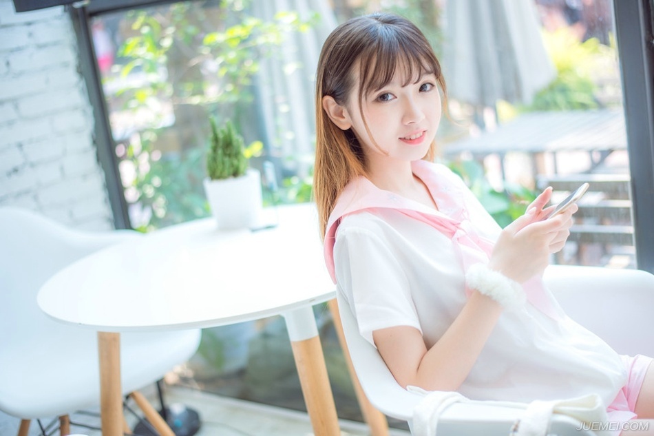 在这个纷绕的世俗世界里，能够学会用一颗平常的心去对待周围的一切，也是一种境界。
